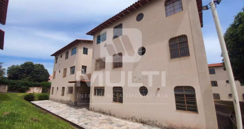 Apartamento com 3 quartos para alugar no Copacabana, Uberlândia 