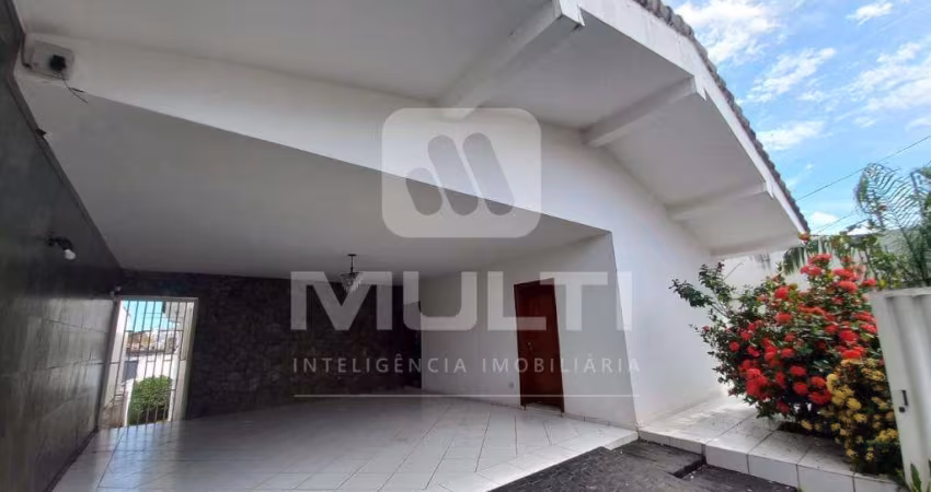 Casa com 3 quartos para alugar no Centro, Uberlândia 