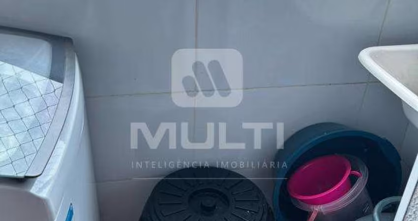 Apartamento com 2 quartos para alugar em Laranjeiras, Uberlândia 