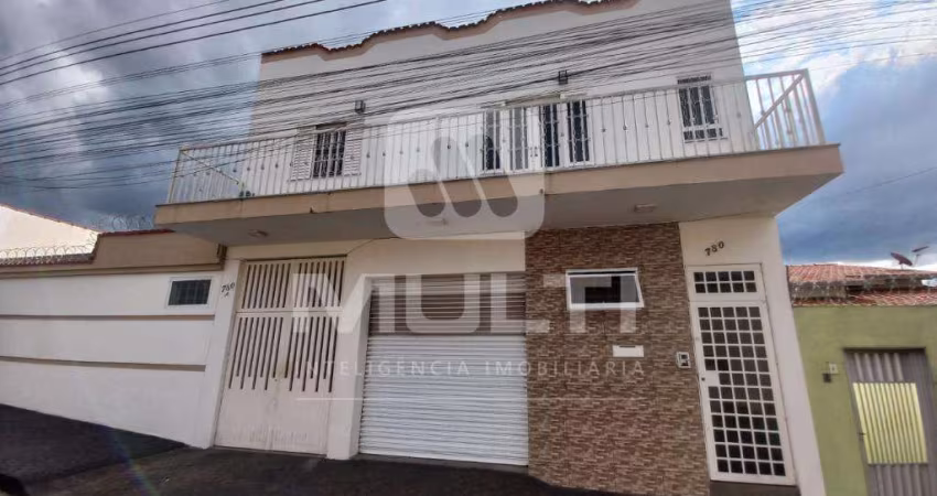 Apartamento com 3 quartos para alugar no Marta Helena, Uberlândia 