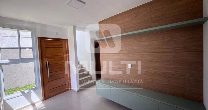 Casa em condomínio fechado com 3 quartos para alugar no Valparaíso, Uberlândia 