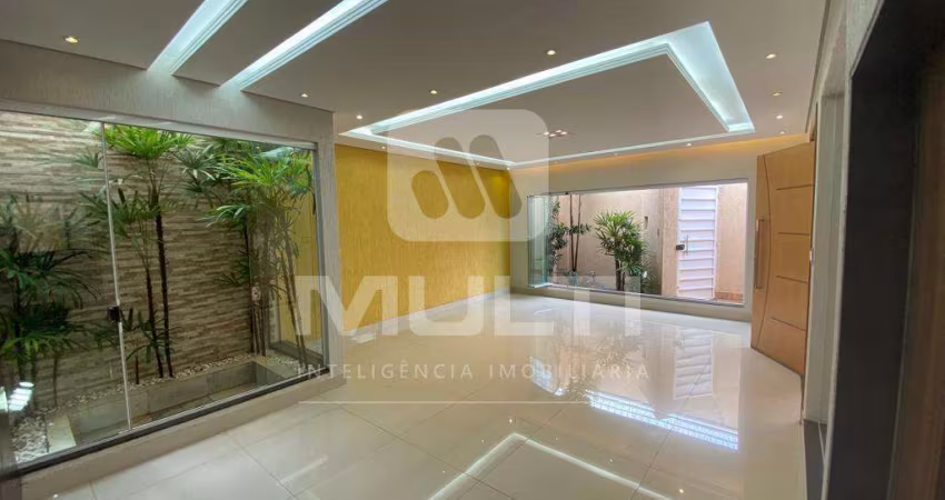 Casa com 3 quartos para alugar no Jardim Inconfidência, Uberlândia 