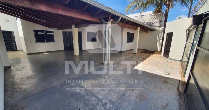 Casa com 3 quartos para alugar no Santa Rosa, Uberlândia 