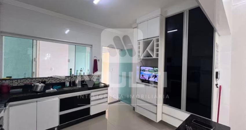 Casa com 3 quartos para alugar no Alto Umuarama, Uberlândia 
