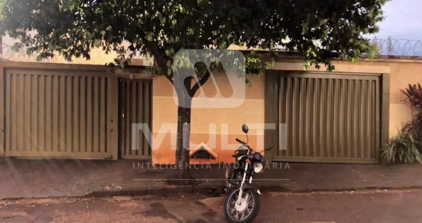 Apartamento com 3 quartos para alugar no Copacabana, Uberlândia 