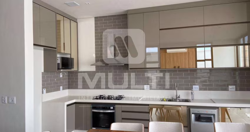 Casa em condomínio fechado com 3 quartos para alugar no Alphaville, Uberlândia 