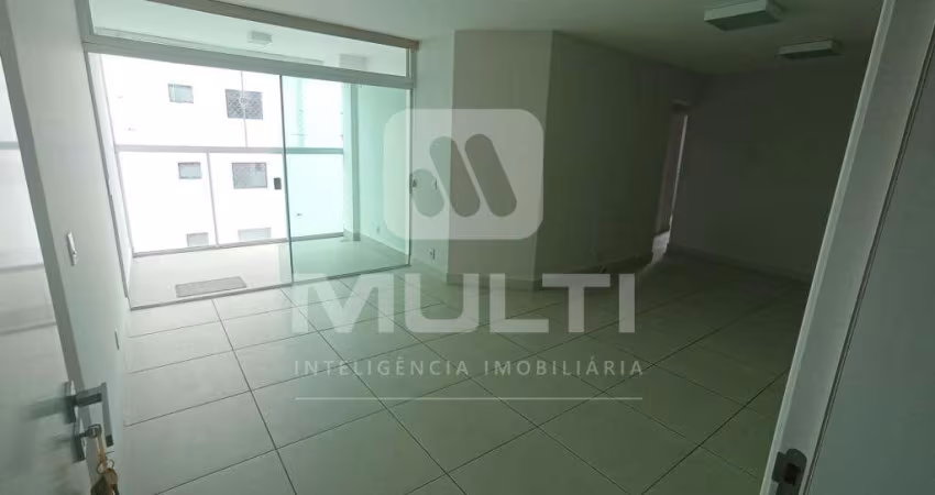 Apartamento com 3 quartos para alugar no Tibery, Uberlândia 