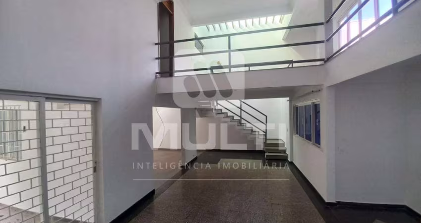 Casa com 3 quartos para alugar no Morada da Colina, Uberlândia 