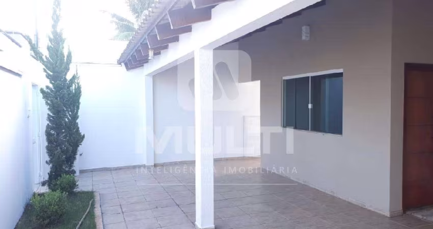 Casa com 3 quartos para alugar no Nova Uberlândia, Uberlândia 