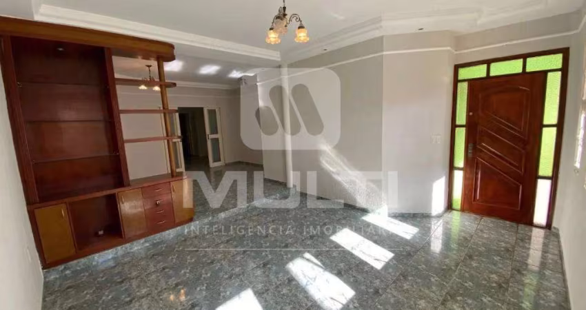 Casa com 4 quartos para alugar no Brasil, Uberlândia 