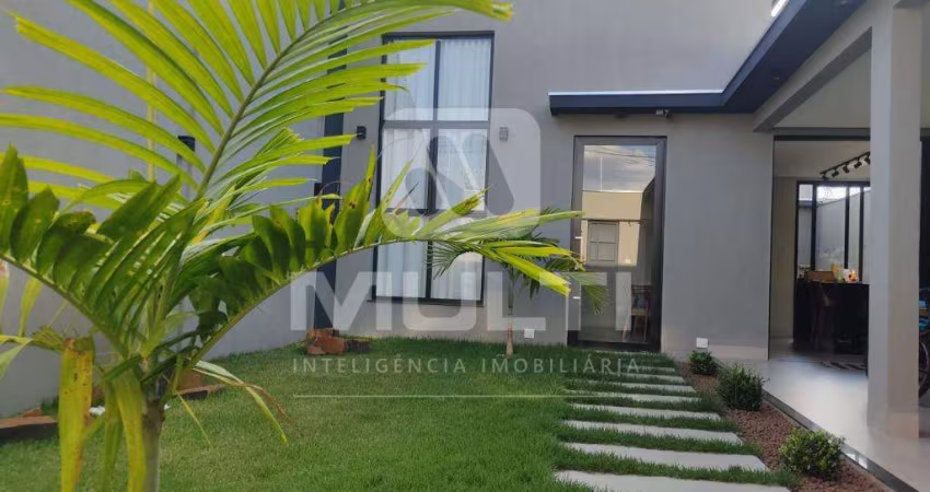 Casa com 3 quartos à venda no Jardim Europa, Uberlândia 