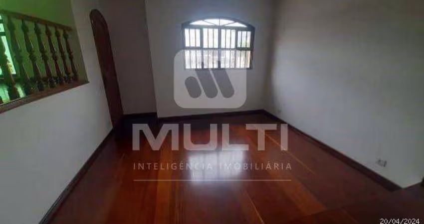 Casa com 6 quartos à venda no Centro, Uberlândia 