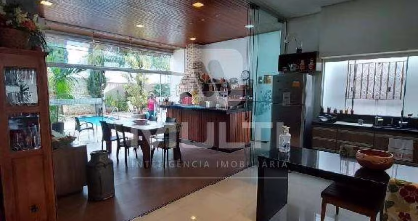 Casa em condomínio fechado com 3 quartos à venda em Saraiva, Uberlândia 
