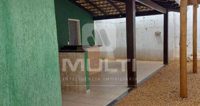 Casa em condomínio fechado com 3 quartos à venda no Santa Mônica, Uberlândia 