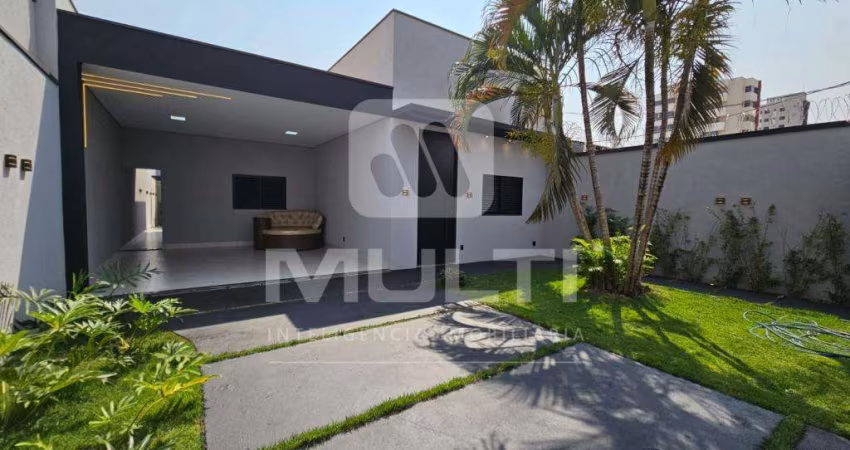 Casa com 3 quartos à venda no Parque Residencial do Camaru, Uberlândia 