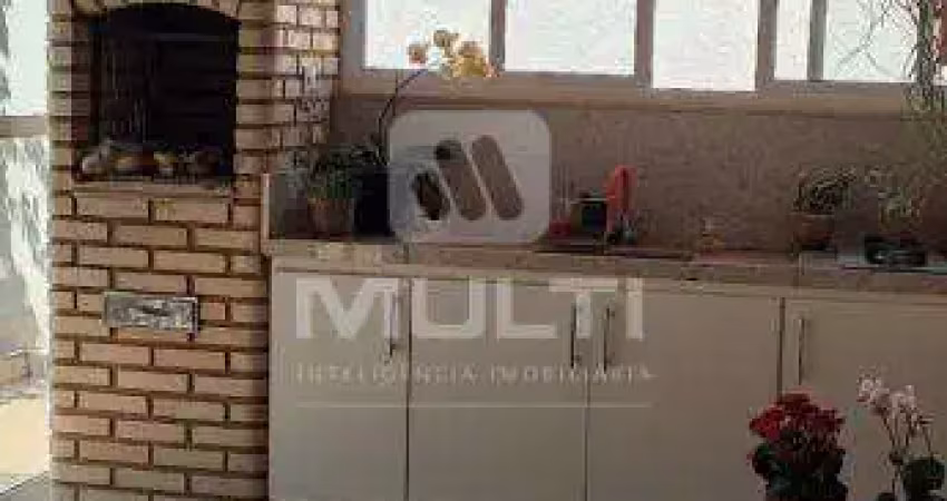 Casa em condomínio fechado com 3 quartos à venda no Santa Mônica, Uberlândia 