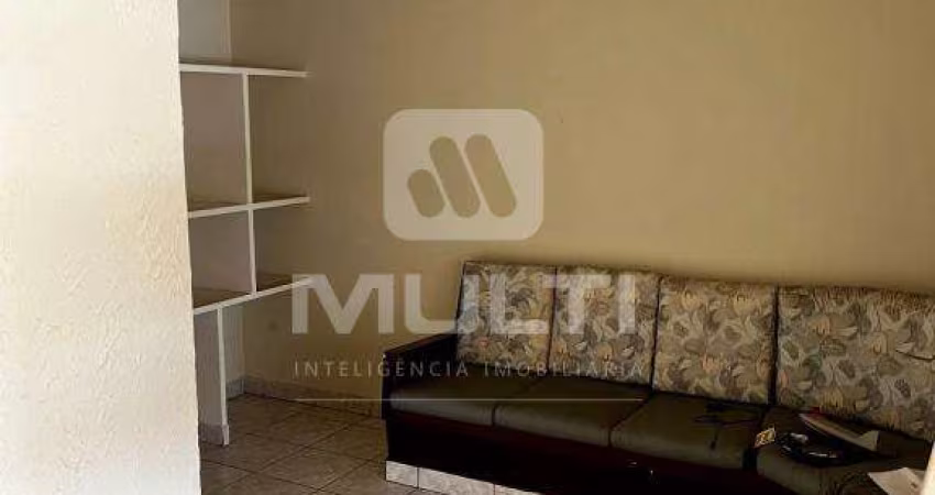 Casa com 5 quartos à venda no Osvaldo Rezende, Uberlândia 