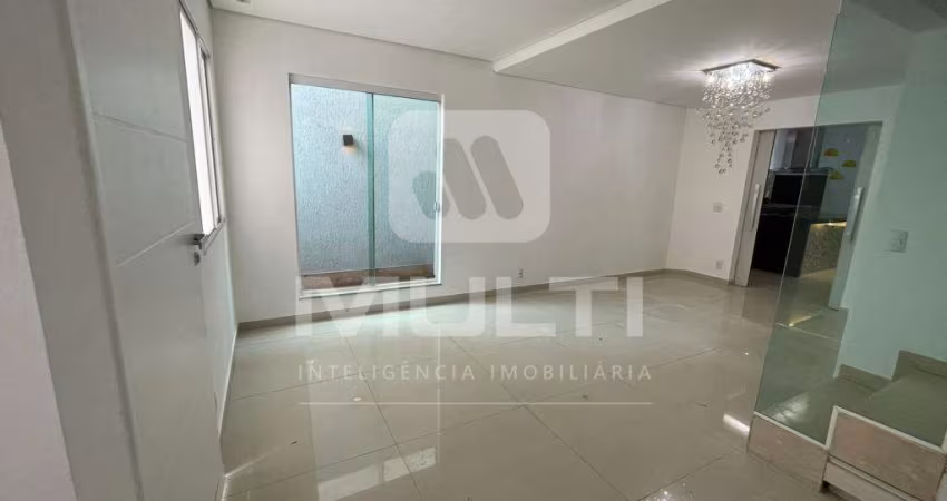Casa em condomínio fechado com 3 quartos à venda no Altamira, Uberlândia 