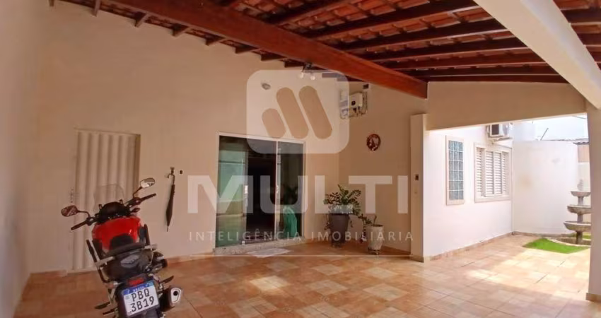 Casa com 4 quartos à venda no Jaraguá, Uberlândia 