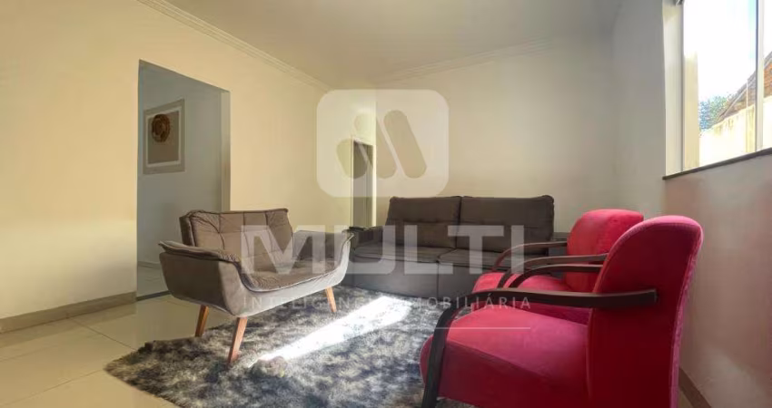 Casa com 3 quartos à venda no Conjunto Segismundo Pereira, Uberlândia 