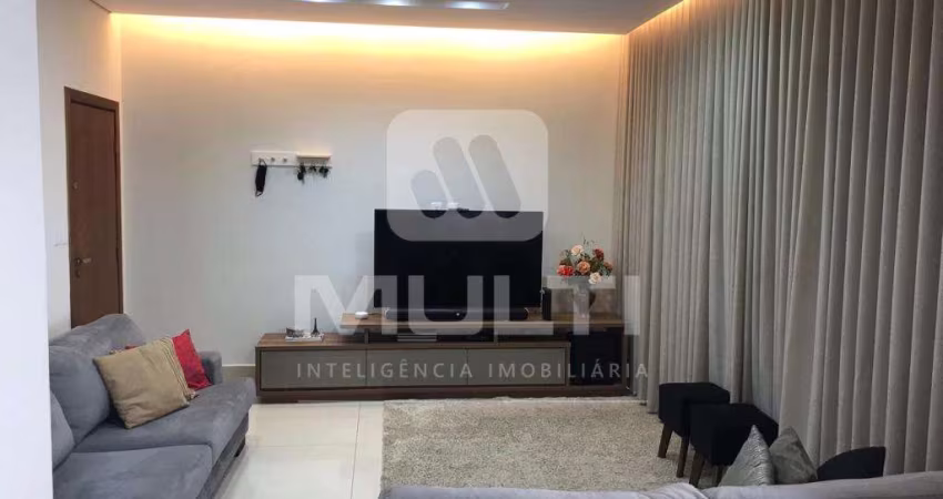 Apartamento com 5 quartos à venda no Centro, Uberlândia 