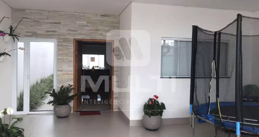 Casa com 4 quartos à venda no Jardim Sul, Uberlândia 