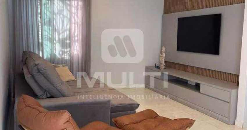 Casa em condomínio fechado com 3 quartos à venda no Granja Marileusa, Uberlândia 