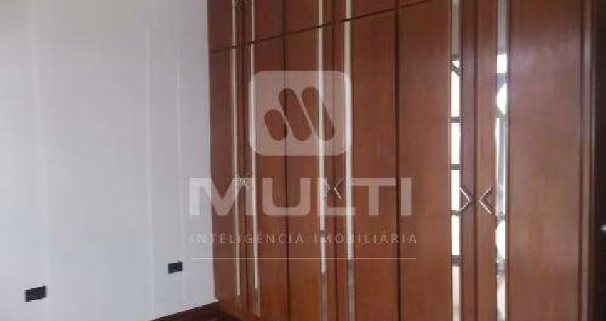 Casa com 5 quartos à venda no Bom Jesus, Uberlândia 