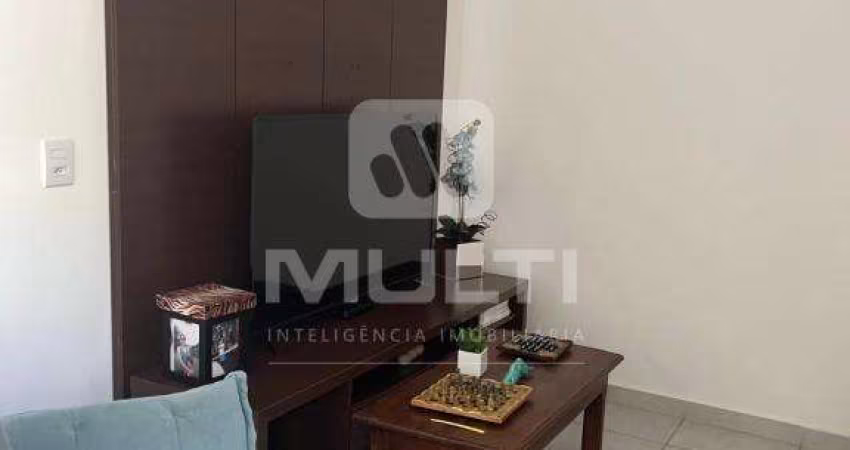 Casa em condomínio fechado com 3 quartos à venda no Tubalina, Uberlândia 