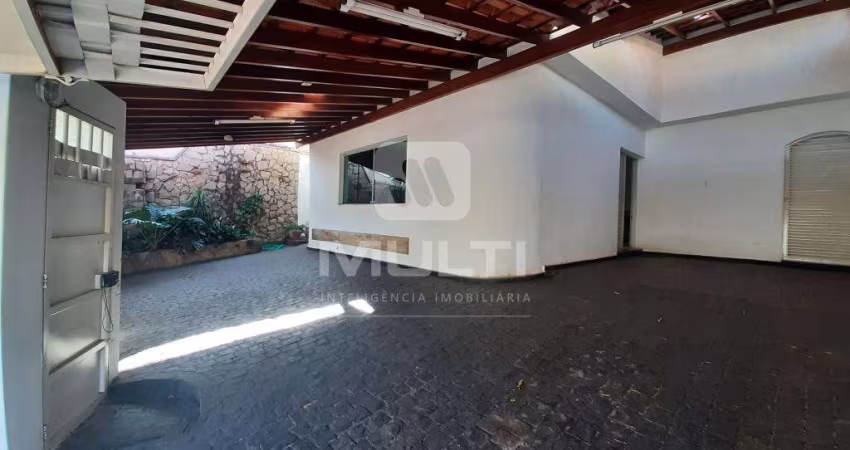 Casa com 6 quartos à venda em Saraiva, Uberlândia 