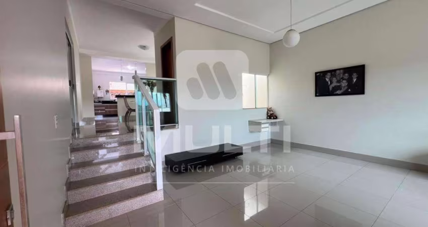 Casa com 3 quartos à venda na Cidade Jardim, Uberlândia 