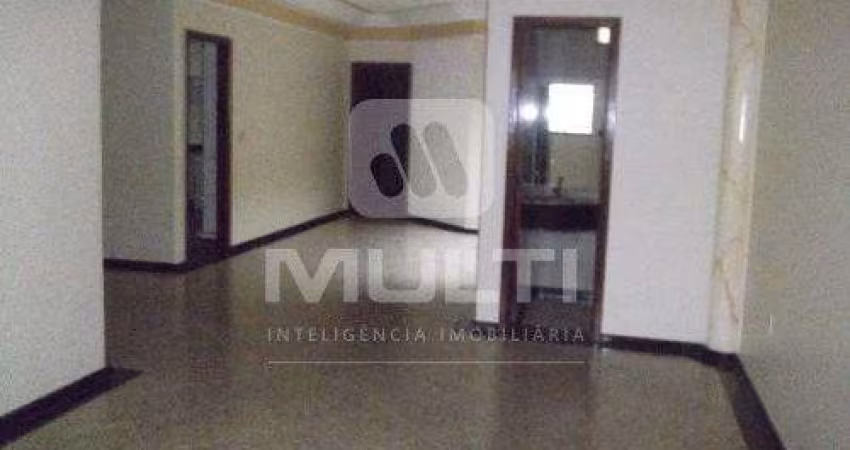 Casa com 3 quartos à venda em Carajás, Uberlândia 