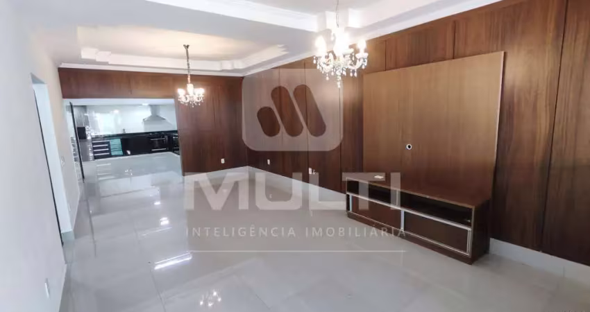 Casa com 3 quartos à venda em Granada, Uberlândia 