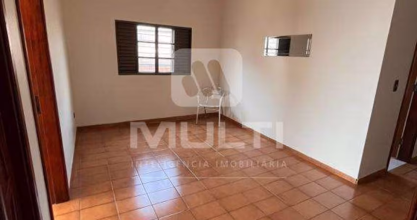 Casa com 4 quartos à venda no Santa Mônica, Uberlândia 