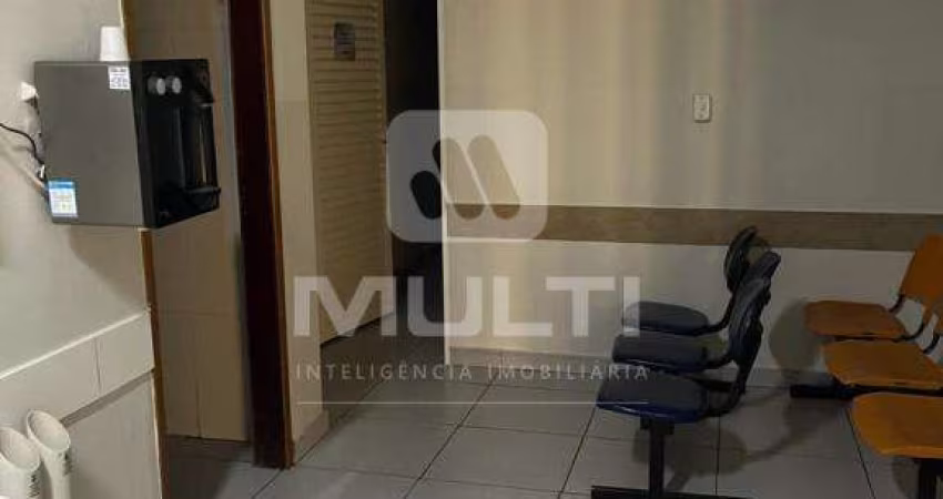 Casa com 3 quartos à venda no Presidente Roosevelt, Uberlândia 