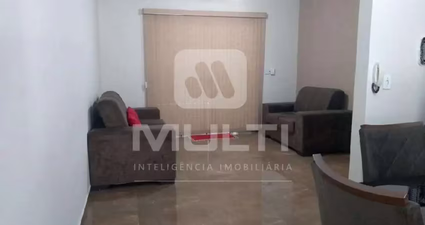 Casa com 3 quartos à venda no Jardim Europa, Uberlândia 
