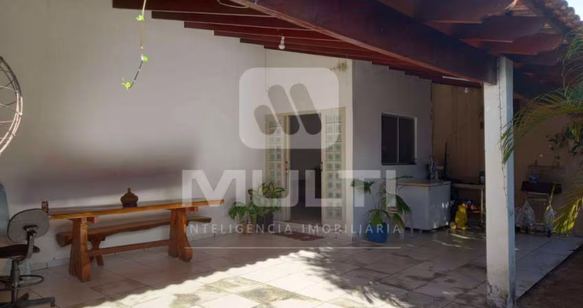 Casa com 3 quartos à venda no Jardim Botânico, Uberlândia 