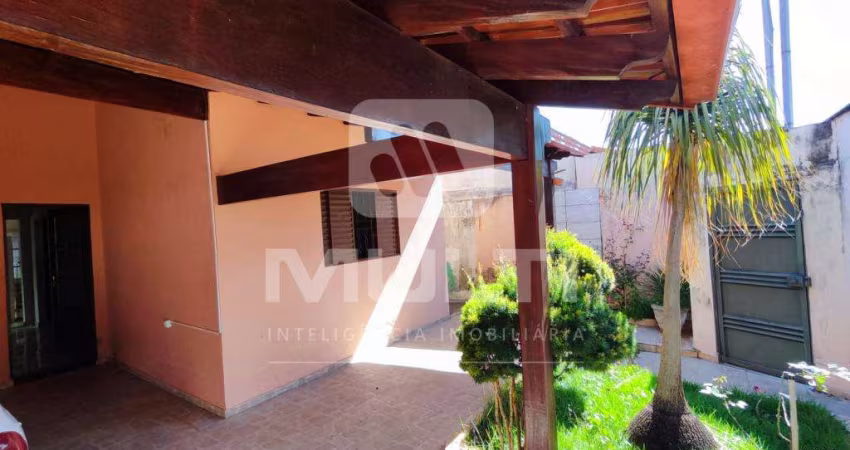 Casa com 4 quartos à venda no Jardim Holanda, Uberlândia 