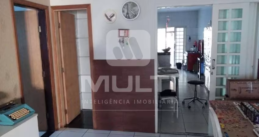 Casa com 3 quartos à venda no Presidente Roosevelt, Uberlândia 
