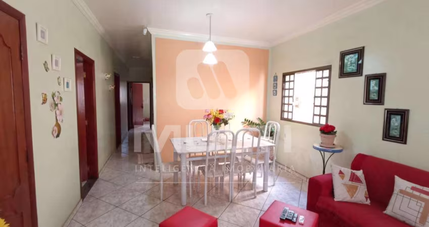 Casa com 3 quartos à venda no Jardim dos Gravatás, Uberlândia 