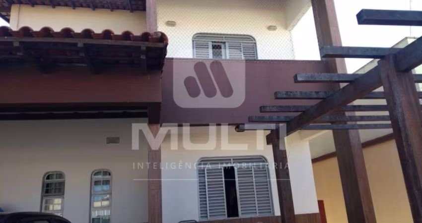 Casa com 3 quartos à venda no Jardim América II, Uberlândia 