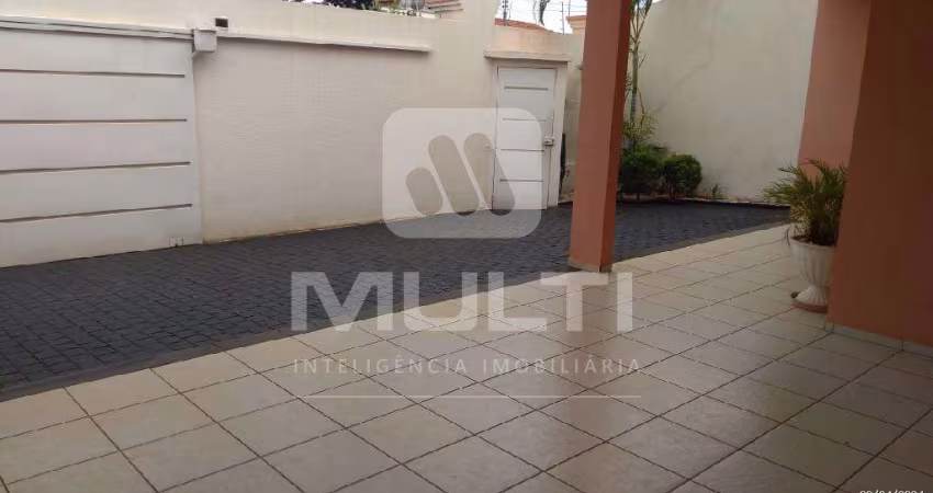 Casa com 4 quartos à venda no Santa Mônica, Uberlândia 