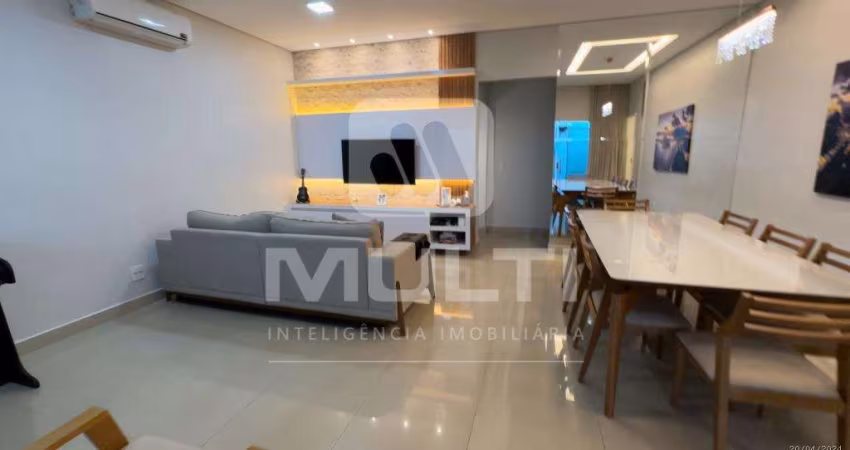 Casa com 3 quartos à venda no Santa Mônica, Uberlândia 
