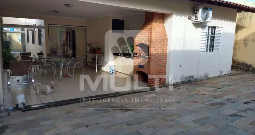 Casa com 3 quartos à venda no Vigilato Pereira, Uberlândia 