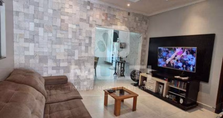 Casa com 3 quartos à venda no Santa Mônica, Uberlândia 