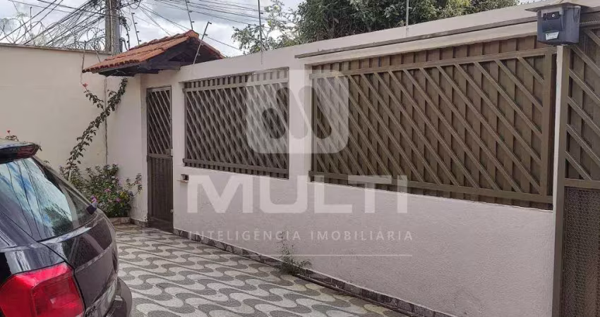 Casa com 3 quartos à venda no Santa Mônica, Uberlândia 