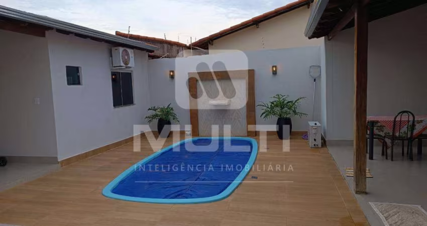 Casa com 2 quartos à venda na Cidade Jardim, Uberlândia 