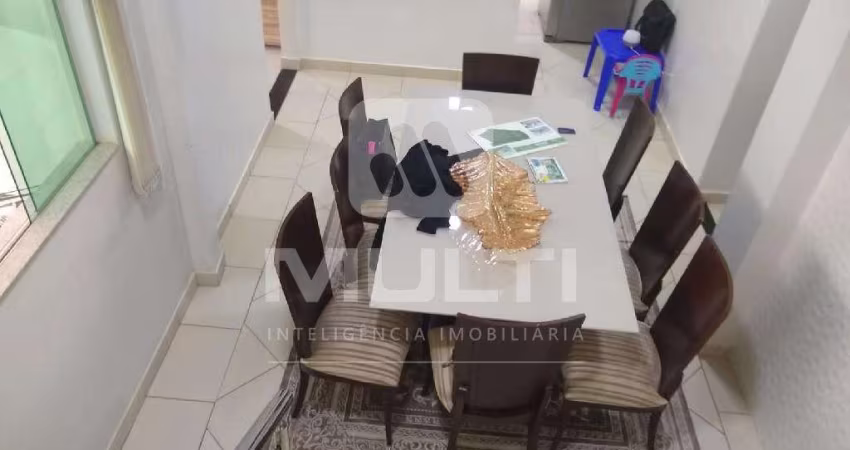 Casa com 5 quartos à venda no Santa Mônica, Uberlândia 