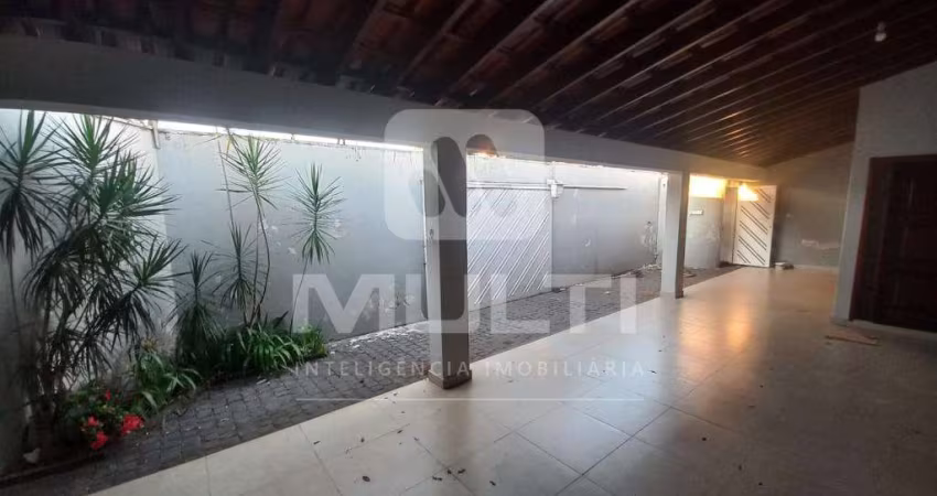 Casa com 3 quartos para alugar no Santa Mônica, Uberlândia 