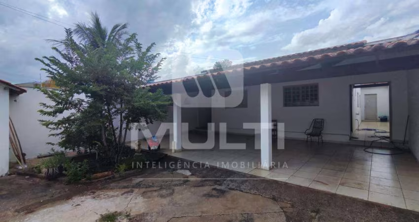 Casa com 3 quartos à venda no Jardim das Palmeiras, Uberlândia 